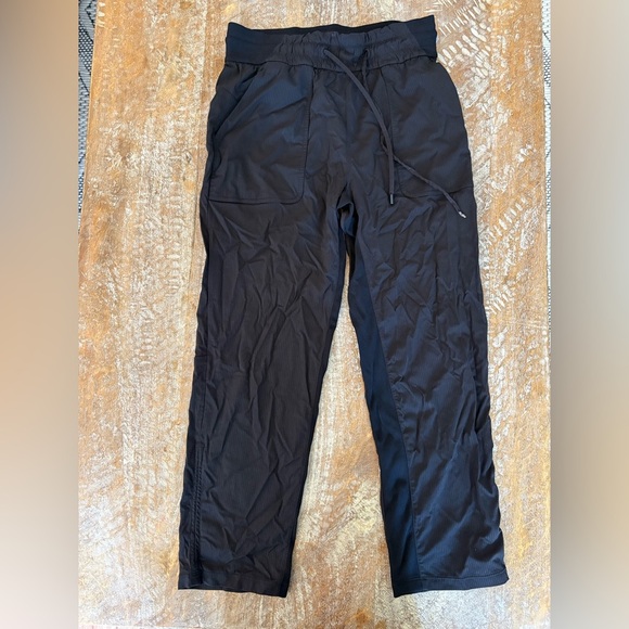 Lululemon Beyond the Studio Crops size 6 - Picture 6 of 10